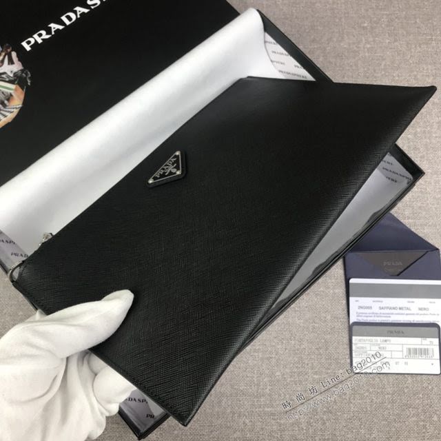 prada手包 普拉達十字紋牛皮手拿包 2NG005 PRADA經典熱賣男士手包  pyd2257